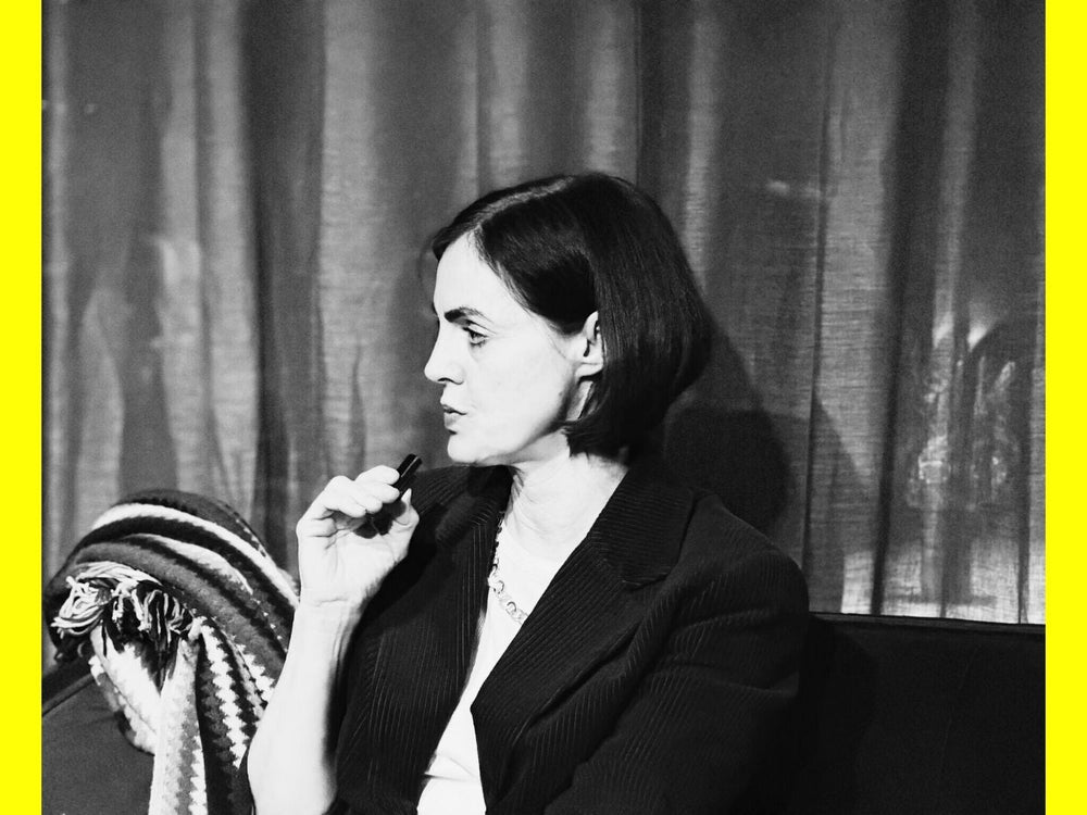 Prof. Dr. Maike Rabe on Le Black Sofa