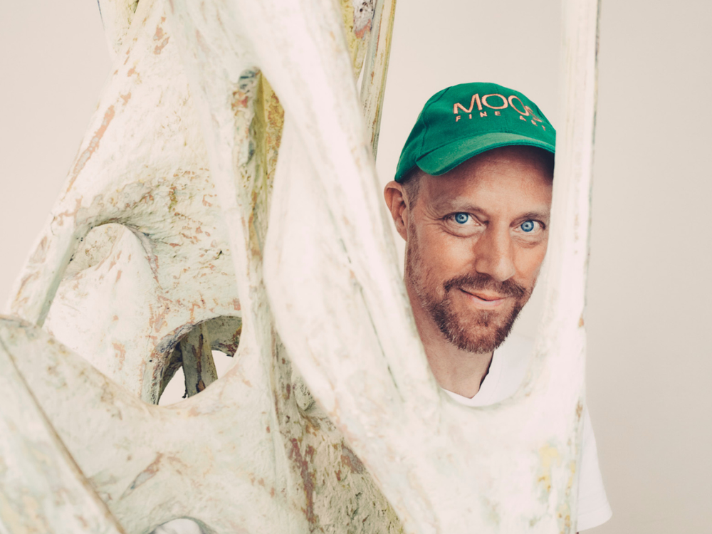 Sculptor Wolfgang Flad featured on SUPERMARQUE's Le Black Sofa