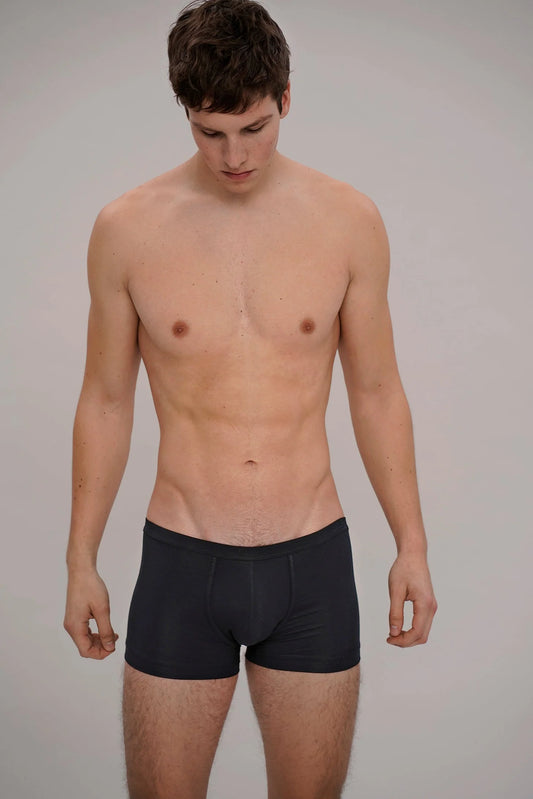 Man wearing black moi-basics boxer brief