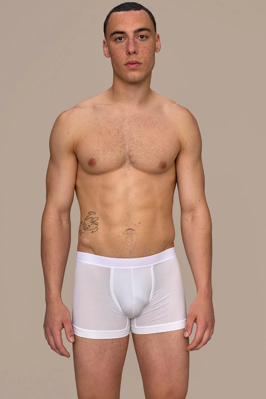Man wearing white moi-basics trunk